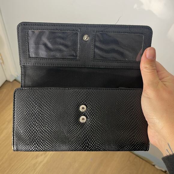 KENNETH COLE Black Leather Snakeskin Textured Tri Fold Wallet - Picture 3 of 5